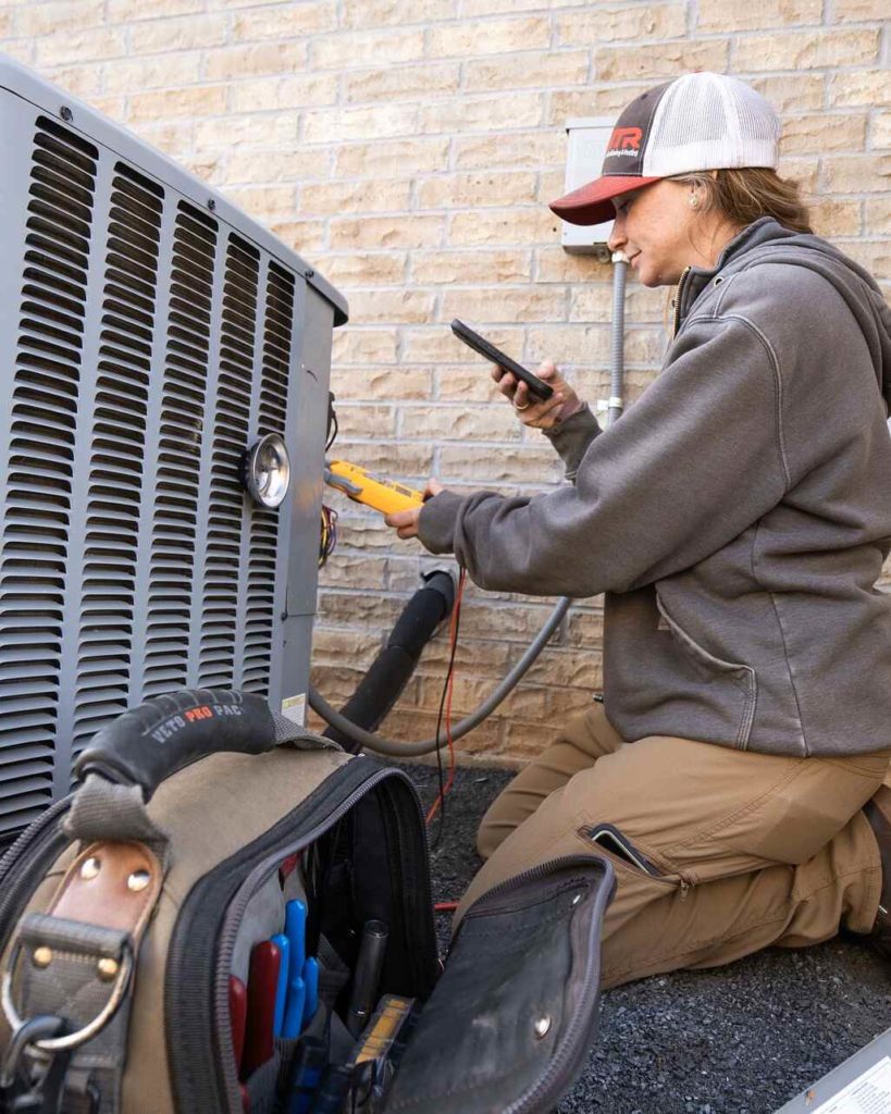 hvac-maintenance hvac technician performing air conditioning maintenance